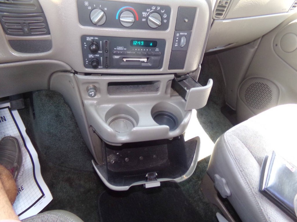 1998 Chevrolet Astro Image 64
