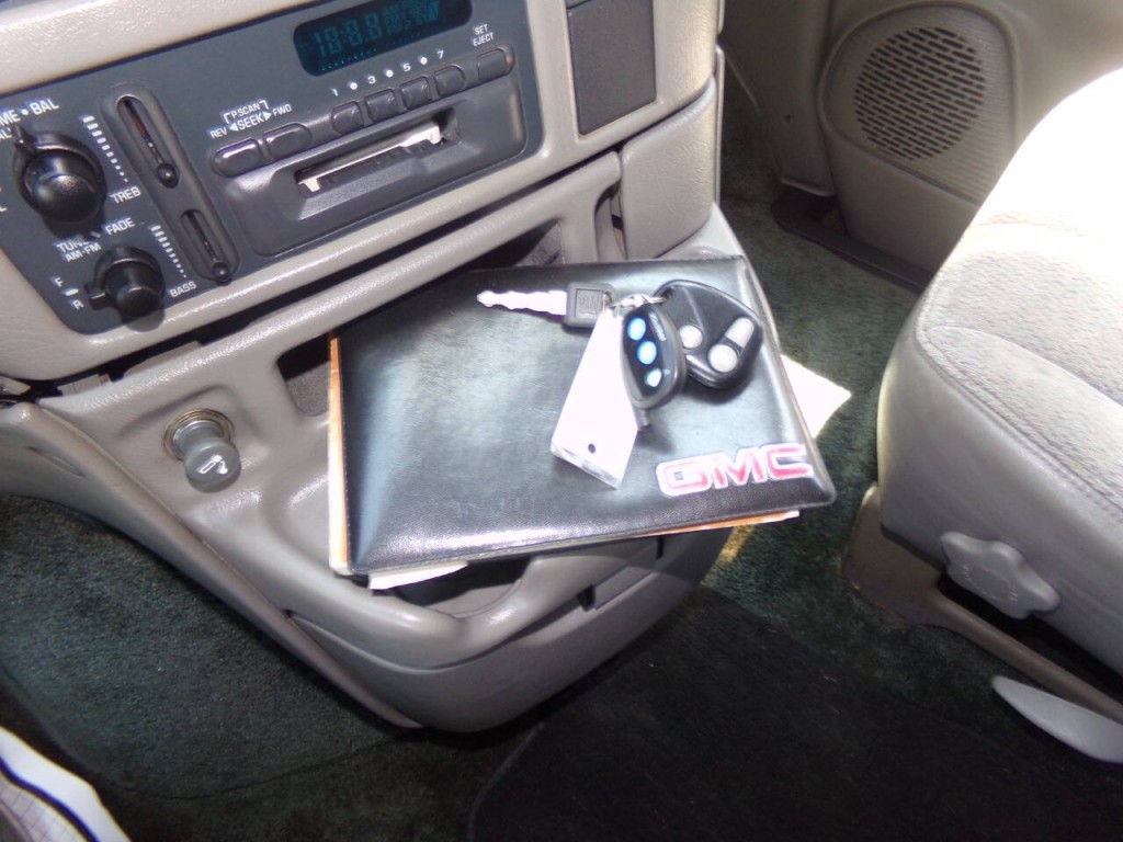 1998 Chevrolet Astro Image 66