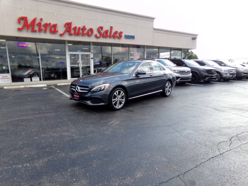 2016 Mercedes-Benz C-Class Image 2