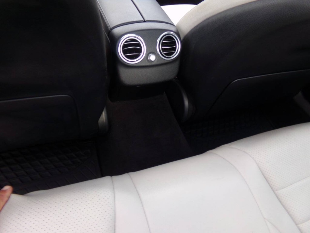 2016 Mercedes-Benz C-Class Image 19