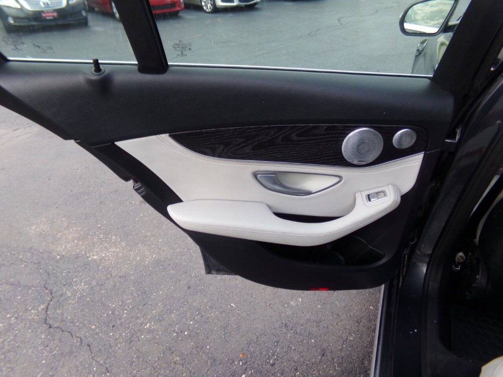 2016 Mercedes-Benz C-Class Image 20