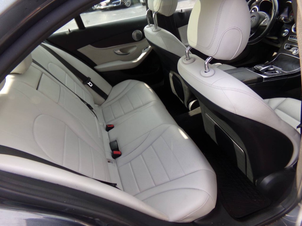 2016 Mercedes-Benz C-Class Image 24