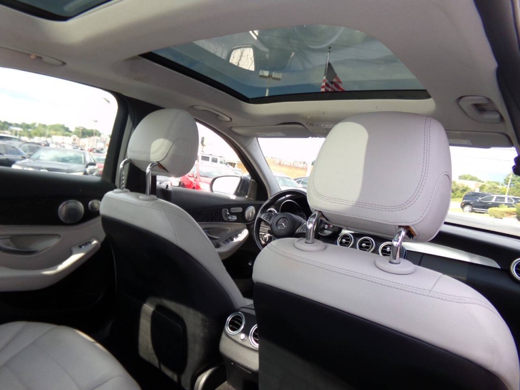 2016 Mercedes-Benz C-Class Image 26