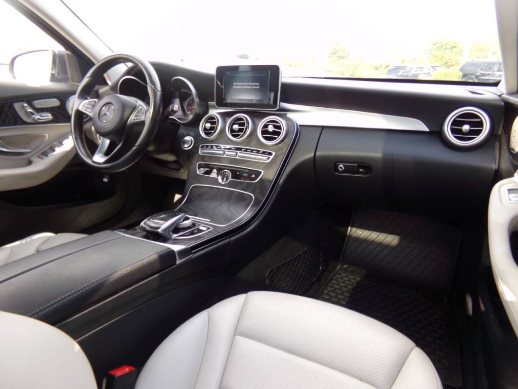 2016 Mercedes-Benz C-Class Image 27