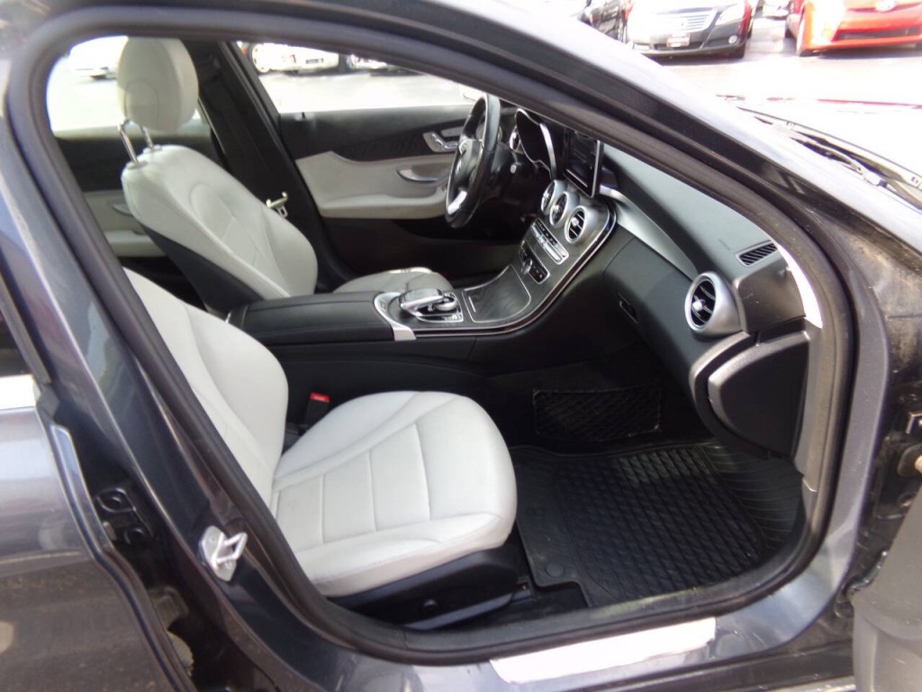 2016 Mercedes-Benz C-Class Image 29