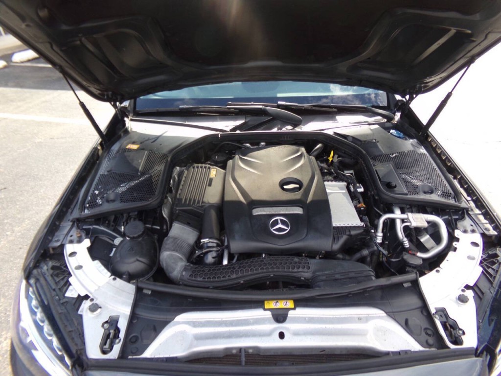 2016 Mercedes-Benz C-Class Image 33