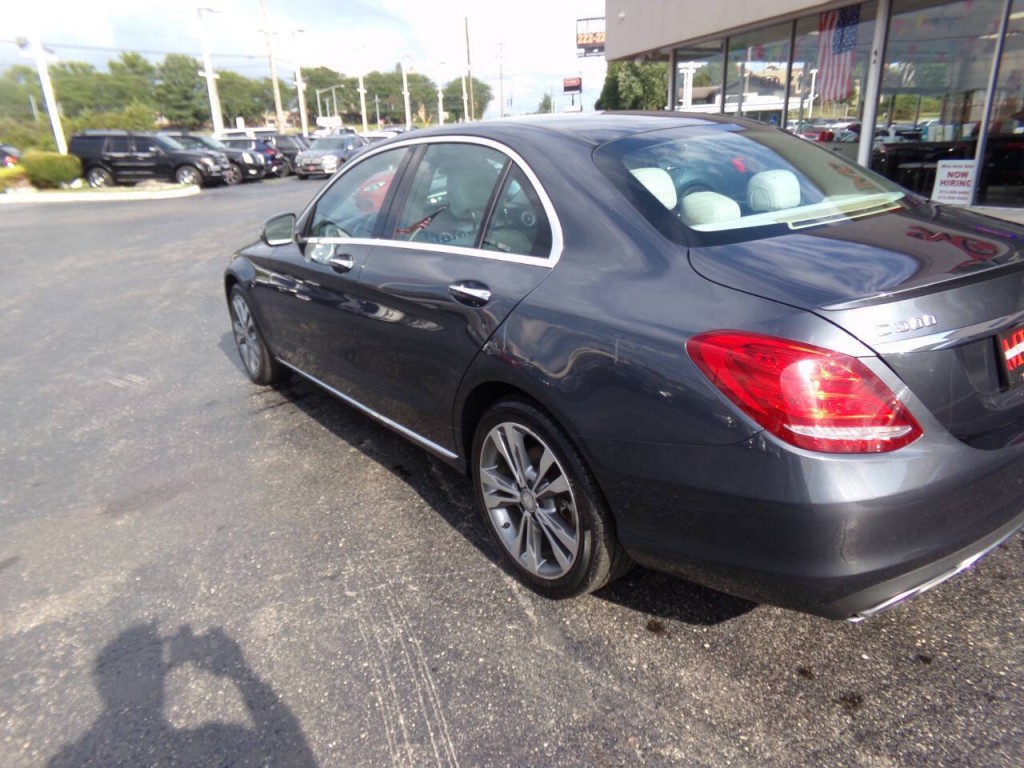 2016 Mercedes-Benz C-Class Image 41