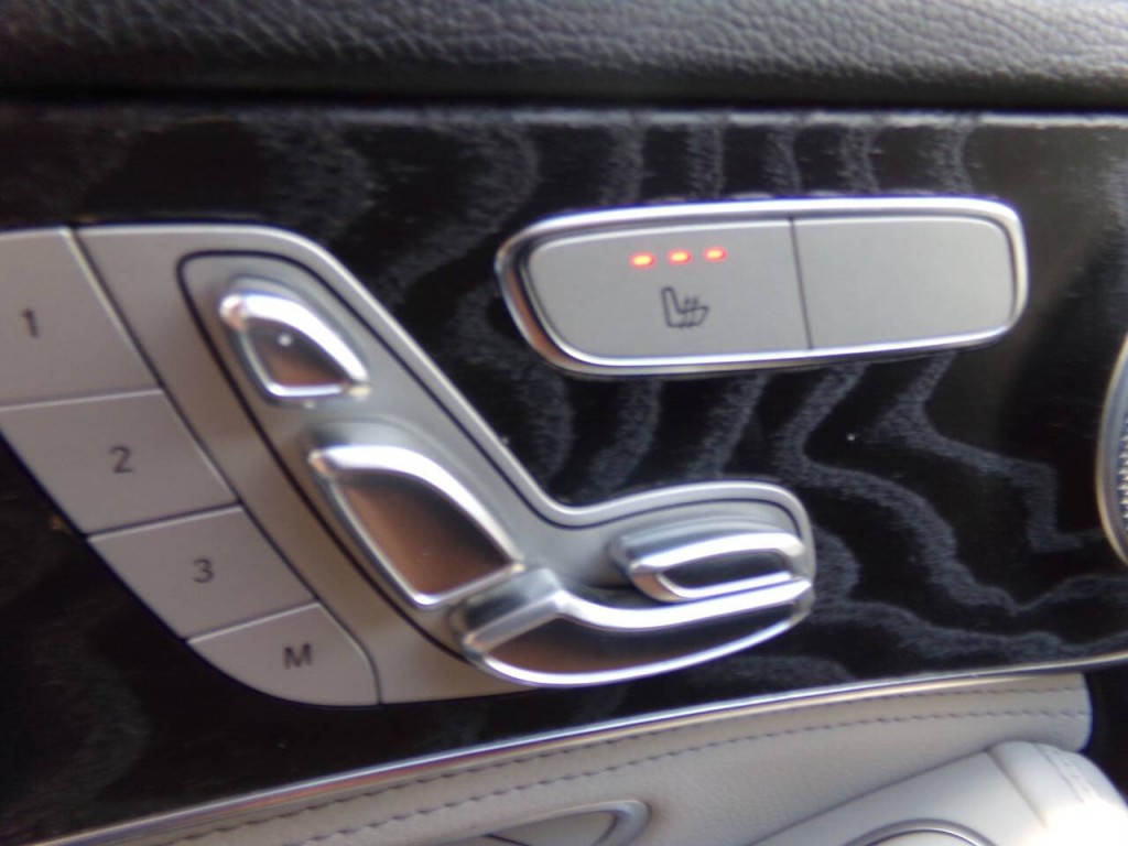 2016 Mercedes-Benz C-Class Image 55