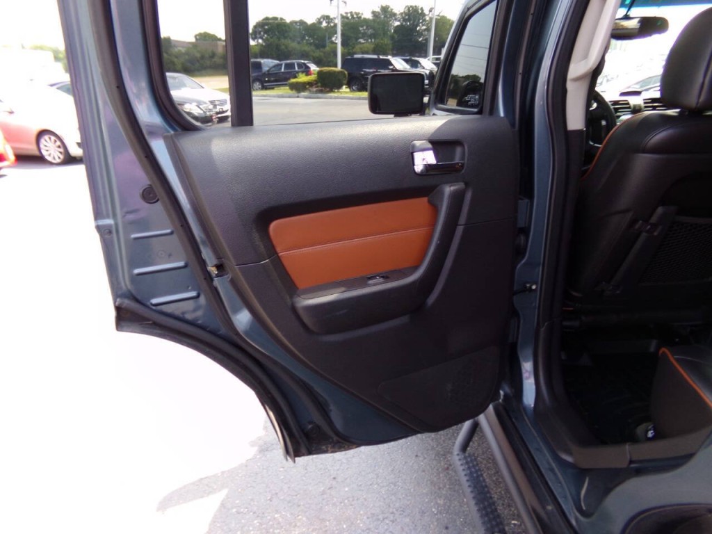 2006 HUMMER H3 Image 21