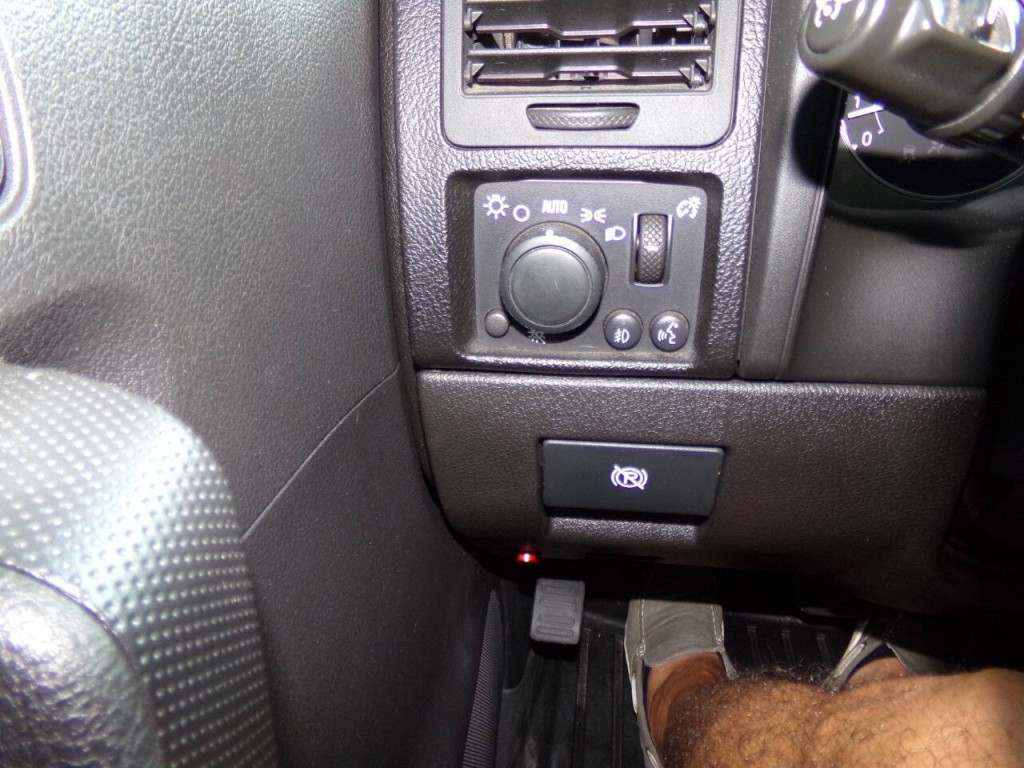 2006 HUMMER H3 Image 65