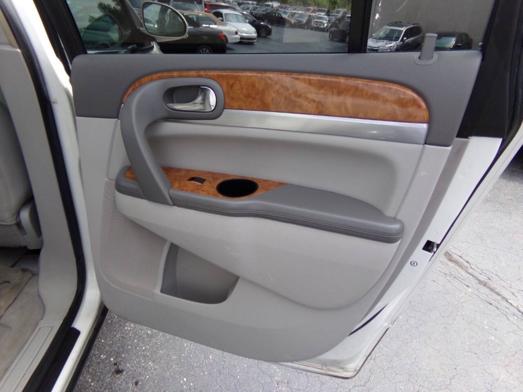 2009 Buick Enclave Image 30