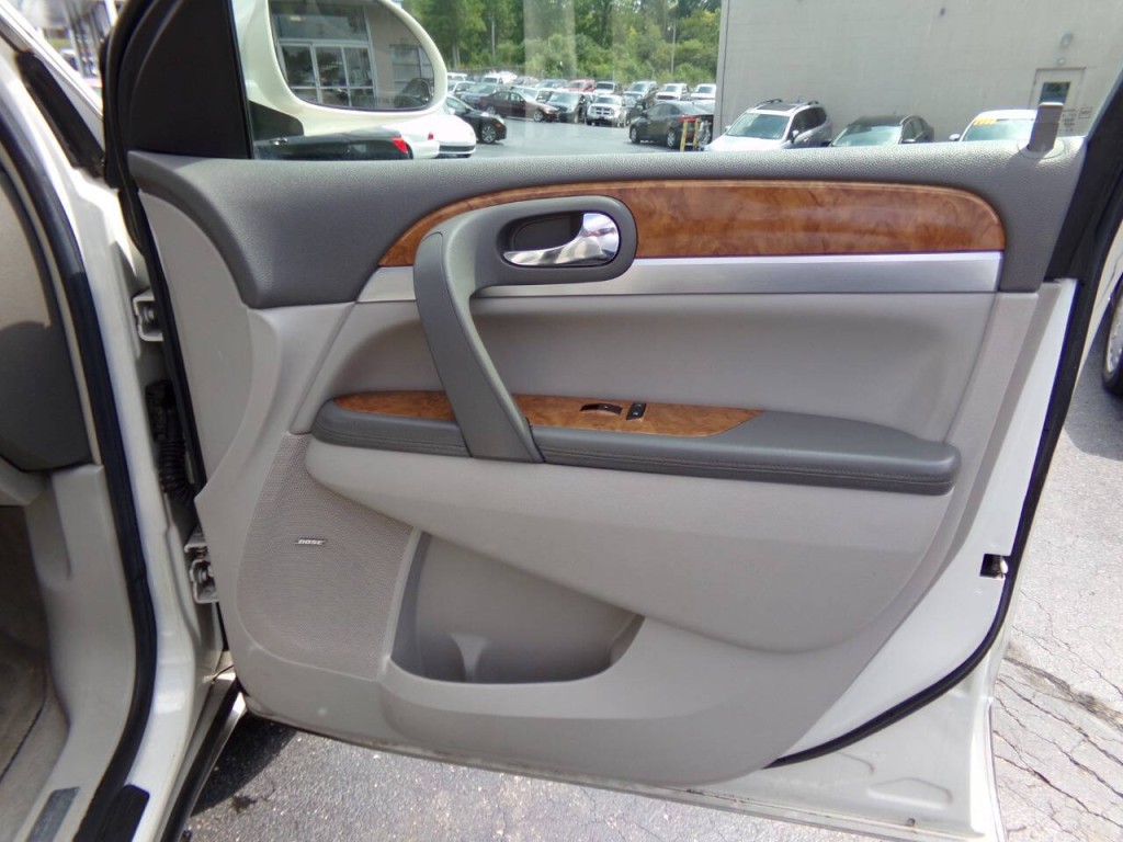 2009 Buick Enclave Image 31