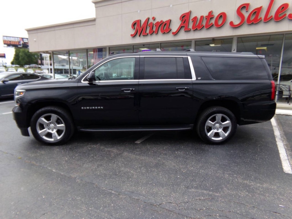 2016 Chevrolet Suburban Image 2