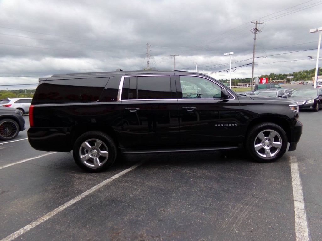 2016 Chevrolet Suburban Image 4