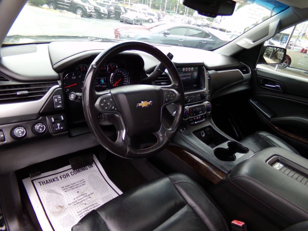 2016 Chevrolet Suburban Image 8