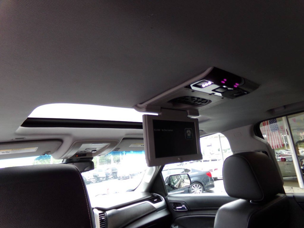 2016 Chevrolet Suburban Image 11