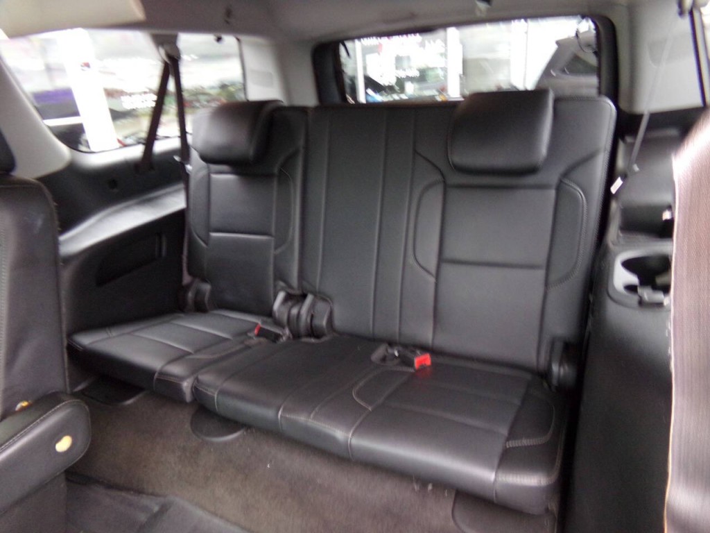 2016 Chevrolet Suburban Image 13