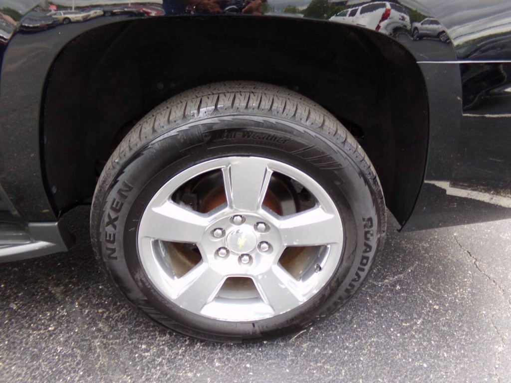2016 Chevrolet Suburban Image 14