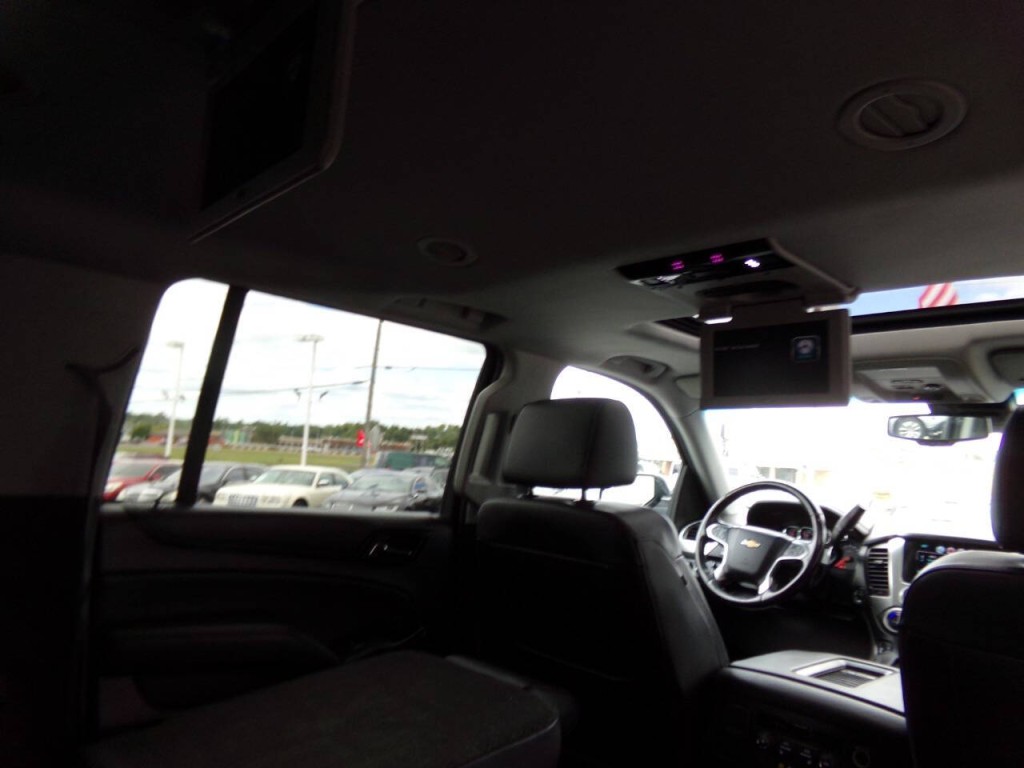 2016 Chevrolet Suburban Image 24