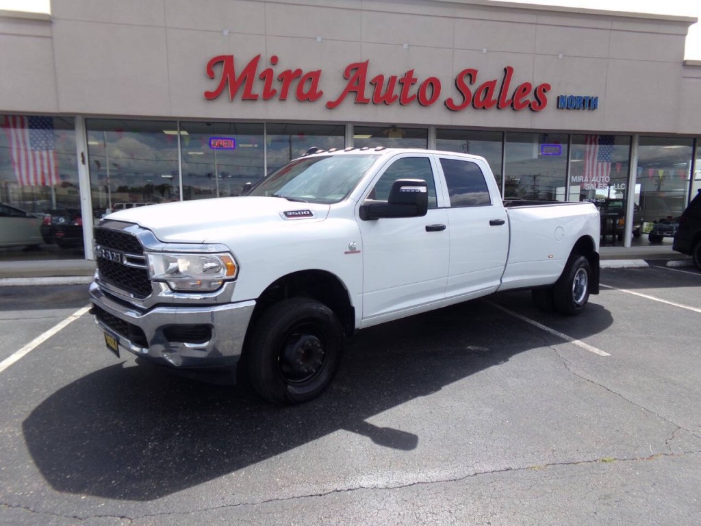 2023 RAM 3500 Image 2