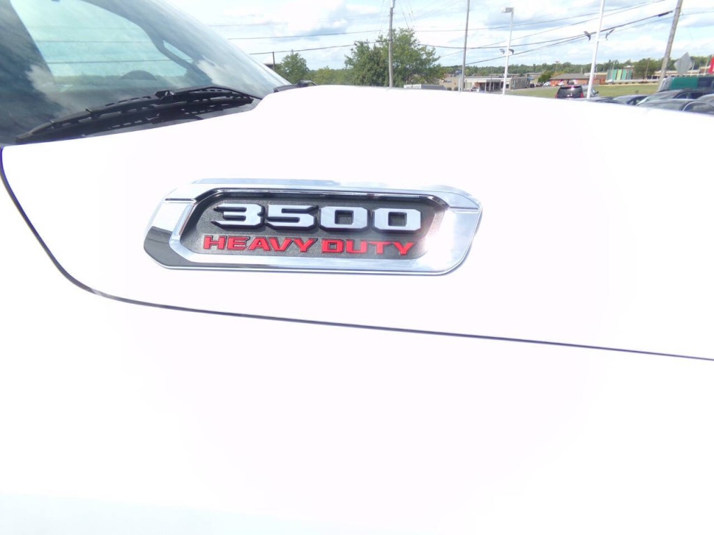 2023 RAM 3500 Image 6