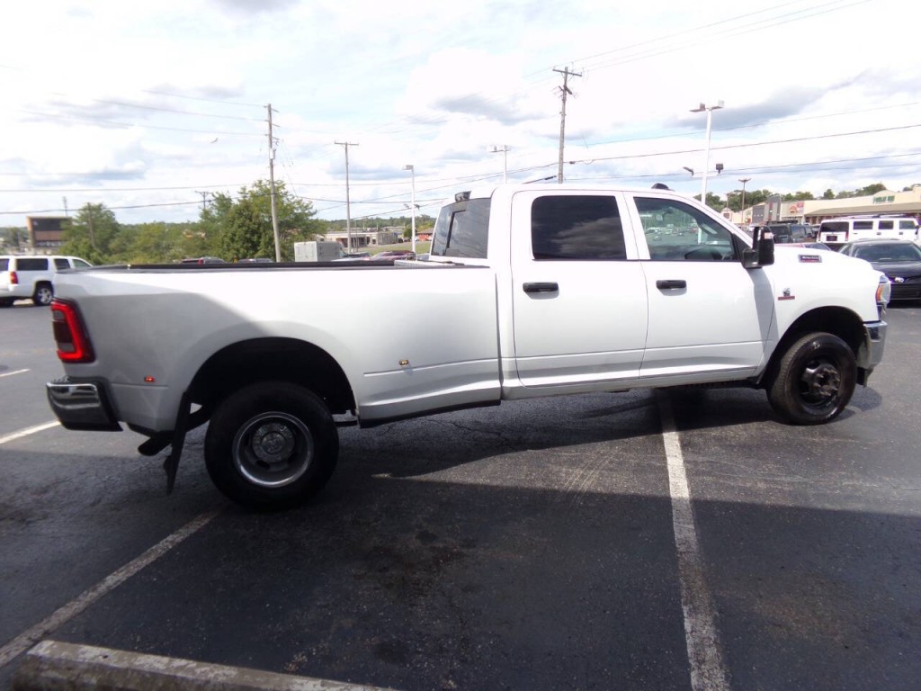 2023 RAM 3500 Image 7
