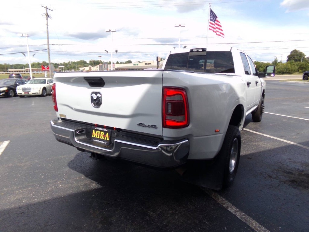 2023 RAM 3500 Image 8
