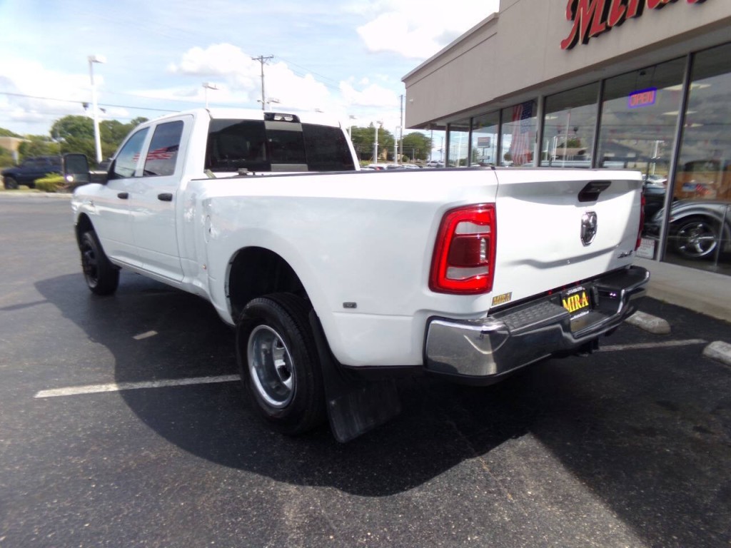 2023 RAM 3500 Image 10