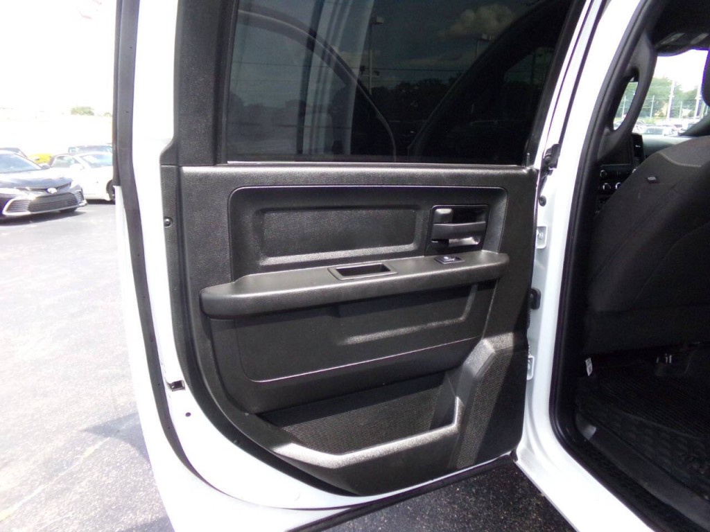 2023 RAM 3500 Image 16