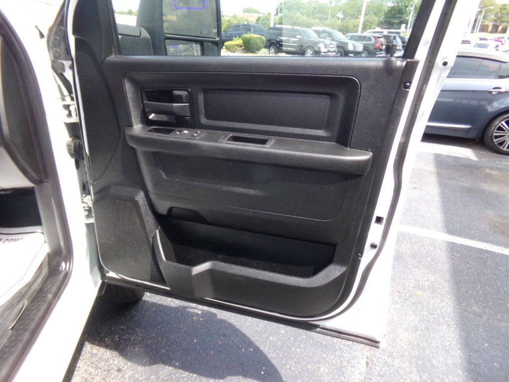 2023 RAM 3500 Image 29