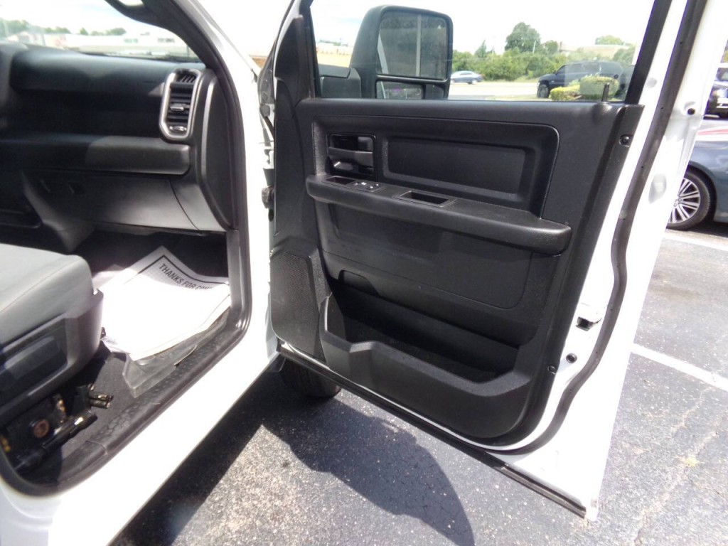 2023 RAM 3500 Image 36