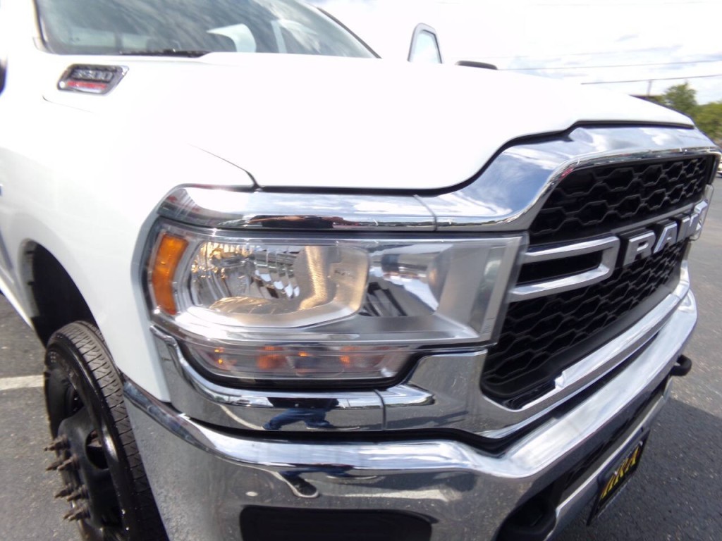 2023 RAM 3500 Image 37