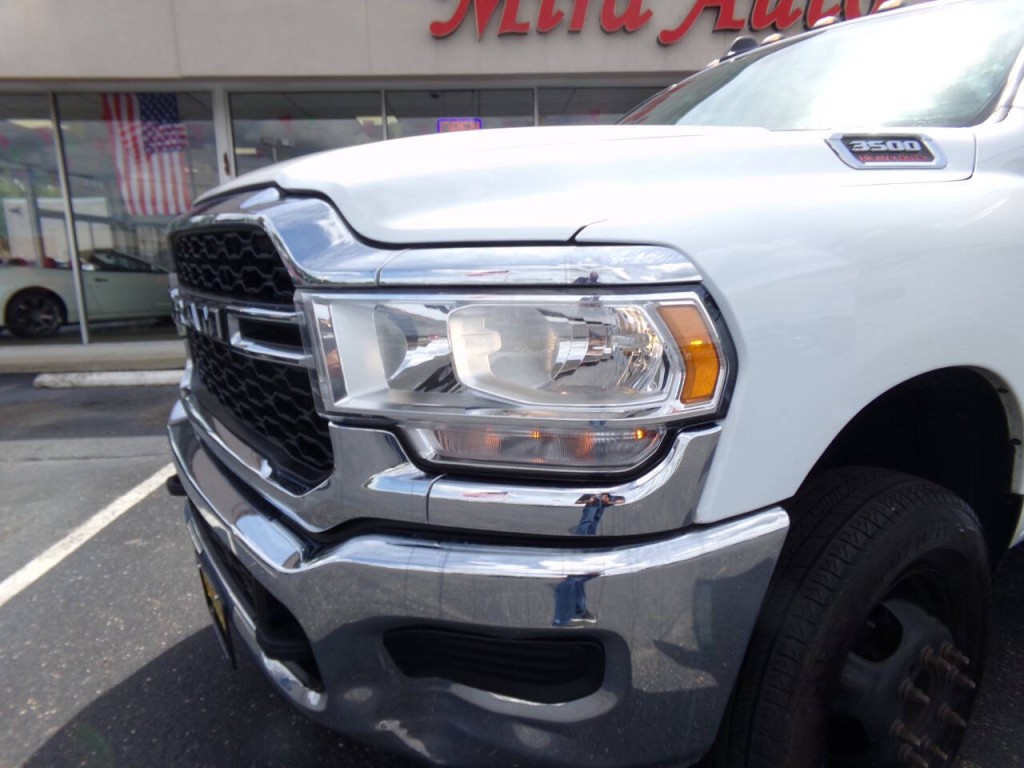 2023 RAM 3500 Image 38