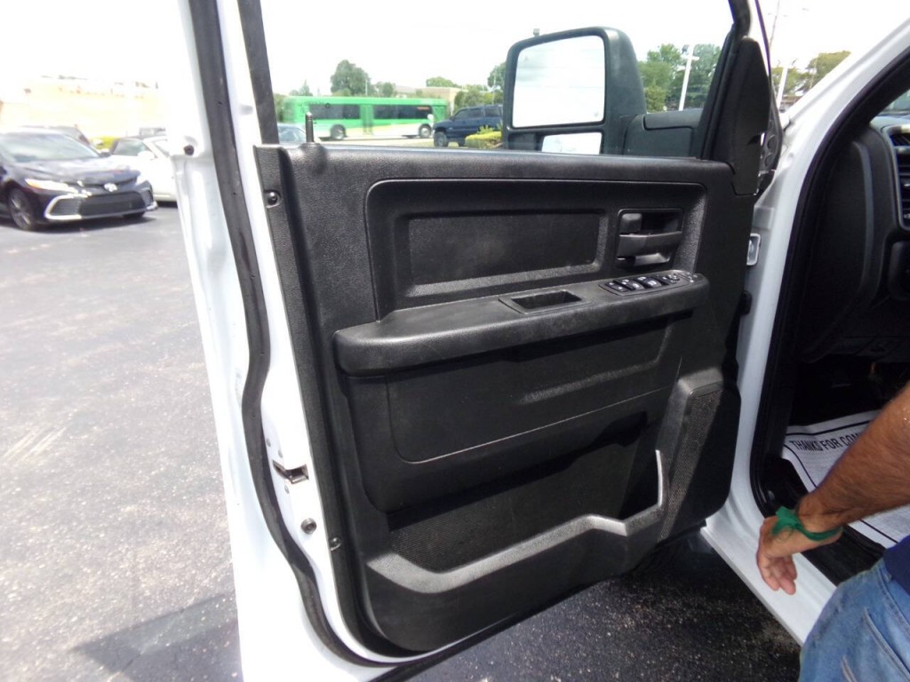 2023 RAM 3500 Image 42