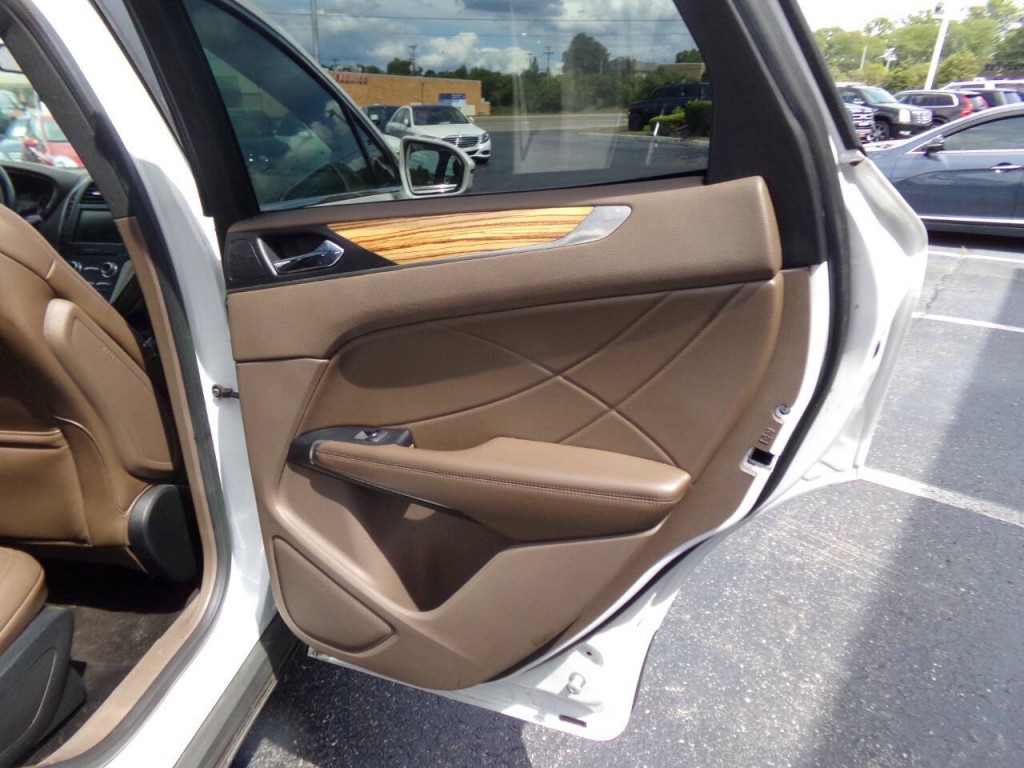2015 Lincoln MKC Image 24
