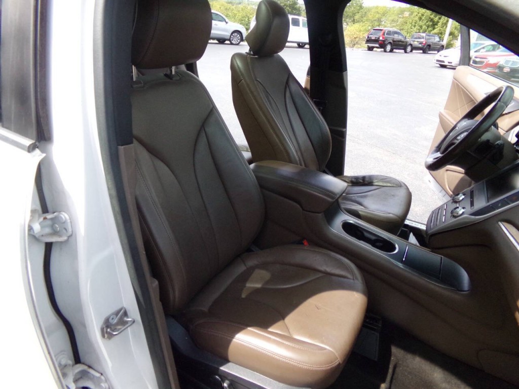 2015 Lincoln MKC Image 28