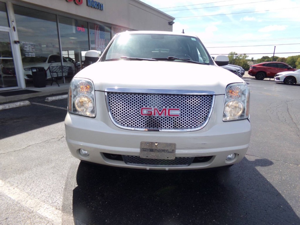 2013 GMC Yukon Image 2