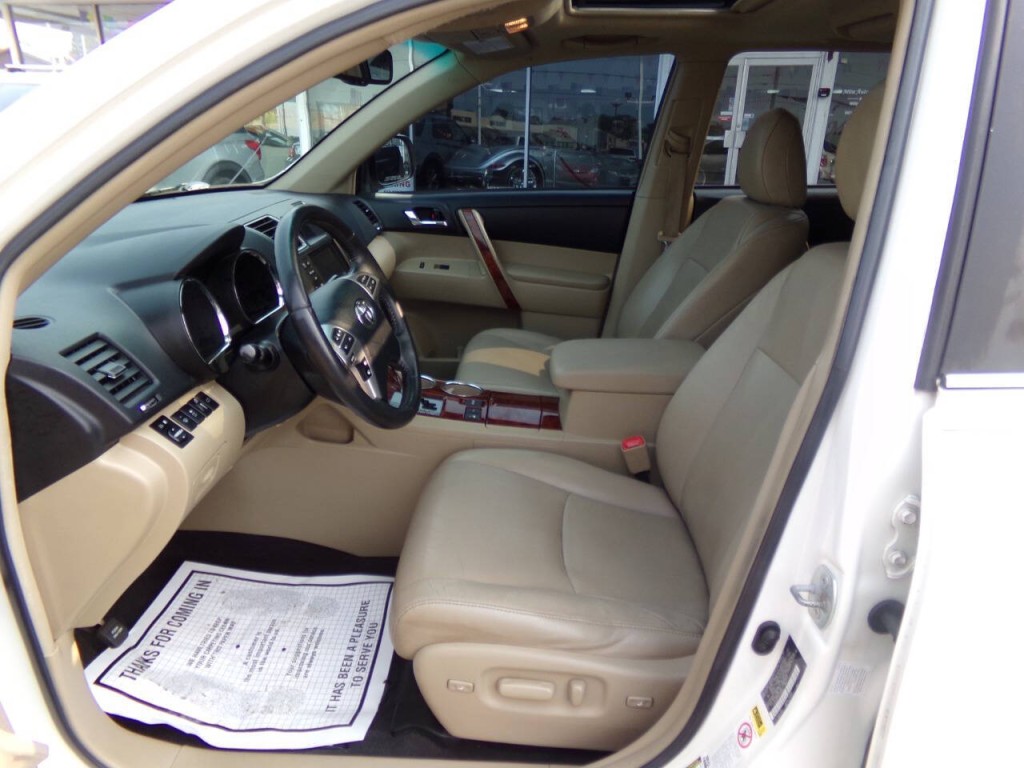 2012 Toyota Highlander Image 11