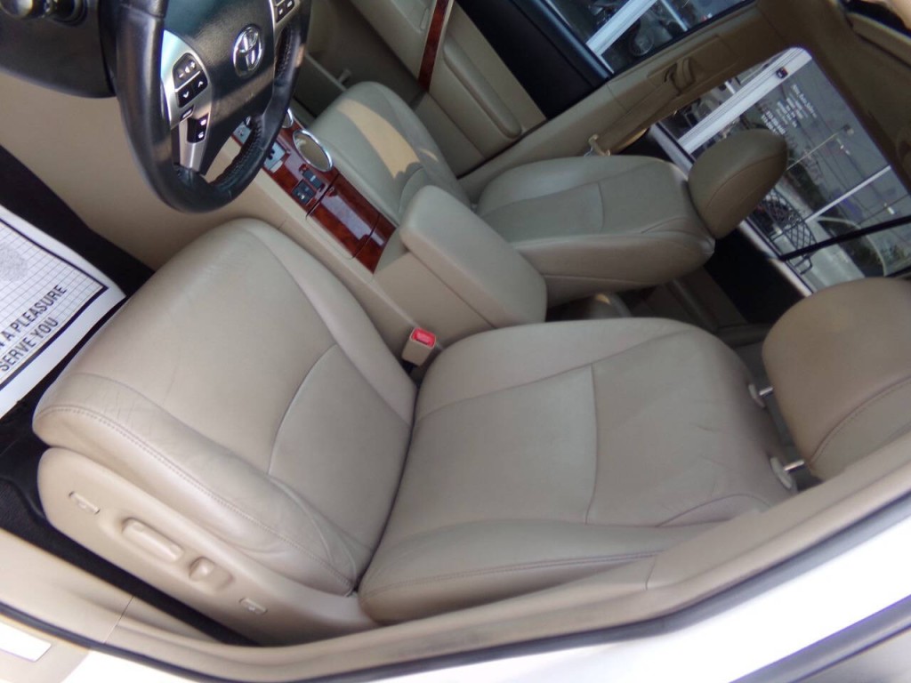2012 Toyota Highlander Image 12