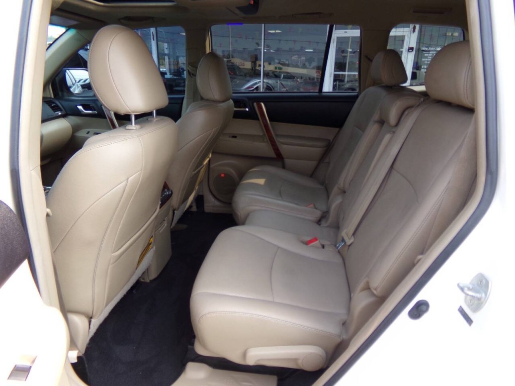 2012 Toyota Highlander Image 14