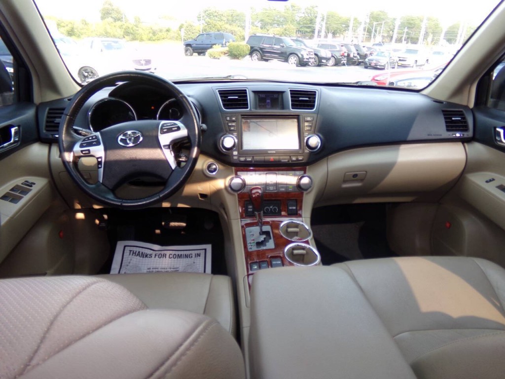 2012 Toyota Highlander Image 17