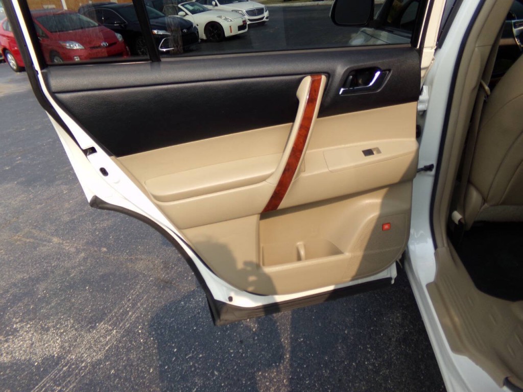 2012 Toyota Highlander Image 20