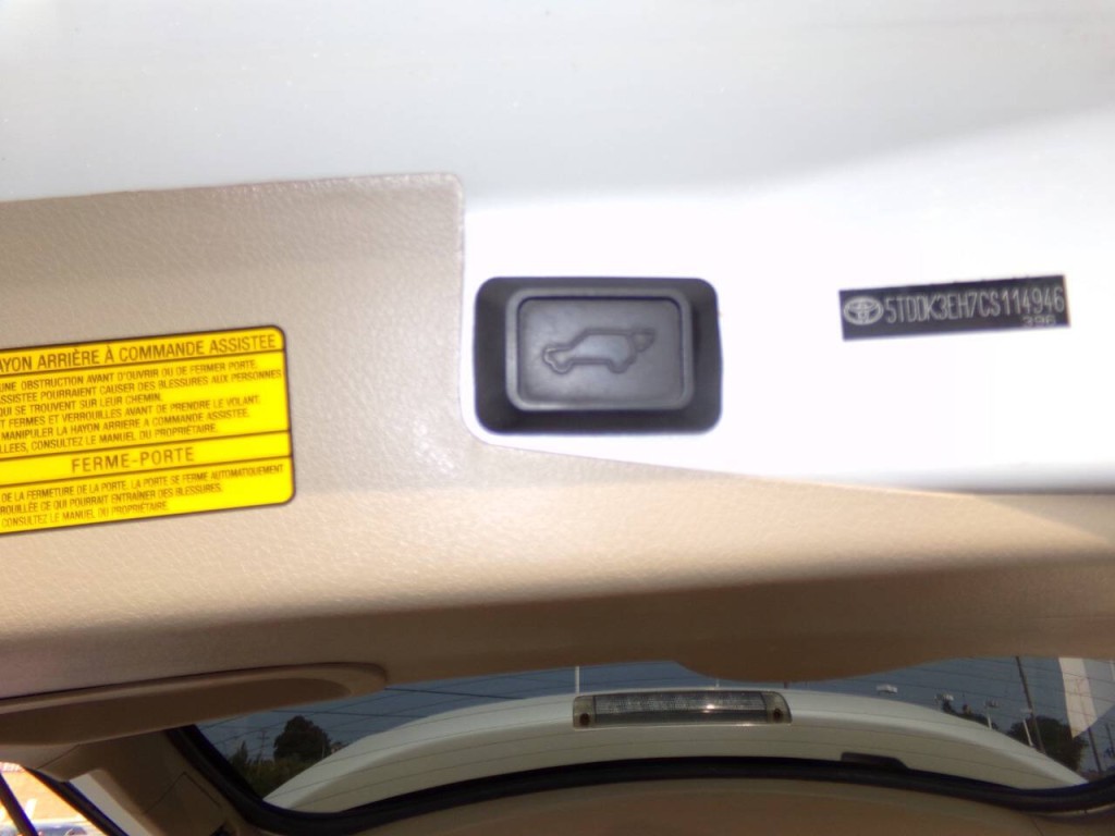 2012 Toyota Highlander Image 24