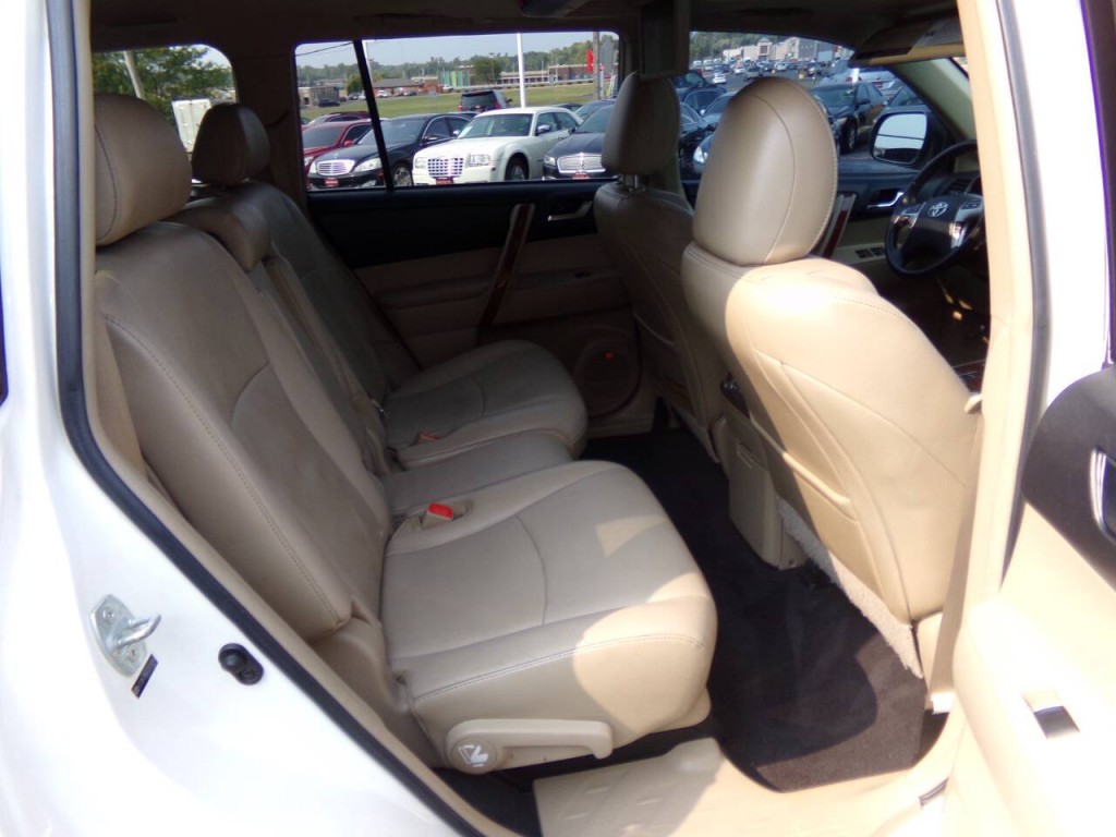 2012 Toyota Highlander Image 25