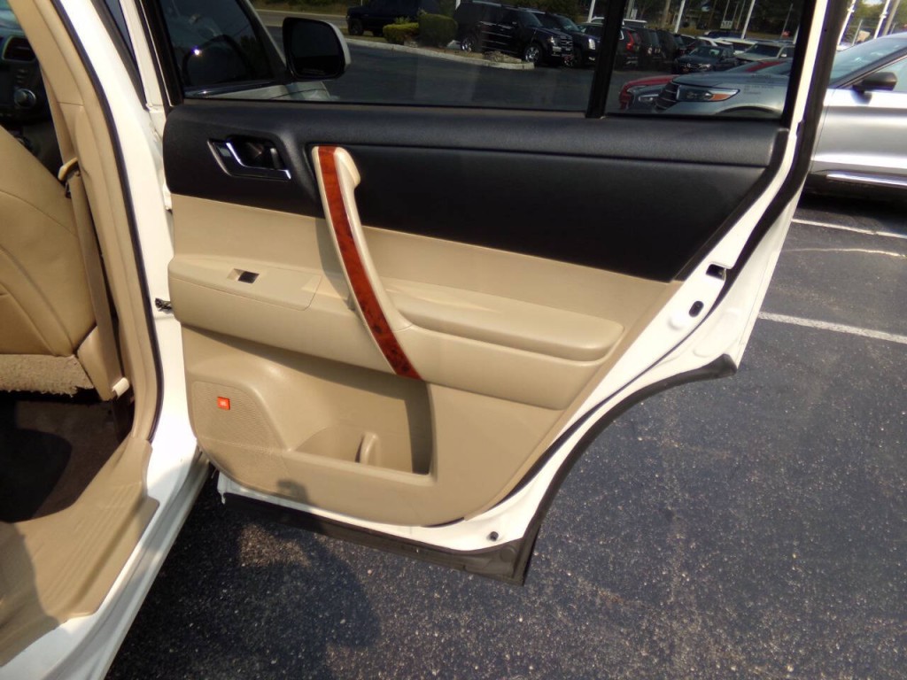 2012 Toyota Highlander Image 30