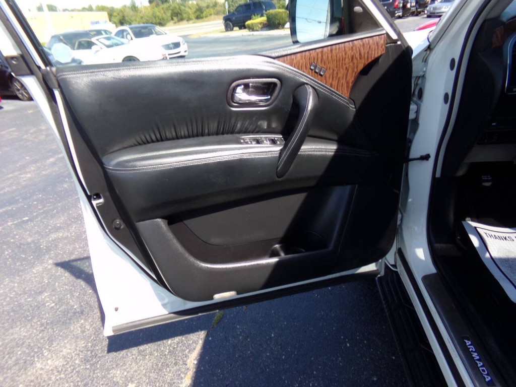 2017 Nissan Armada Image 12