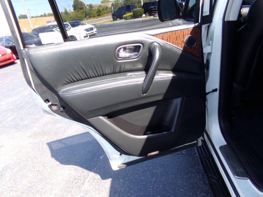 2017 Nissan Armada Image 24