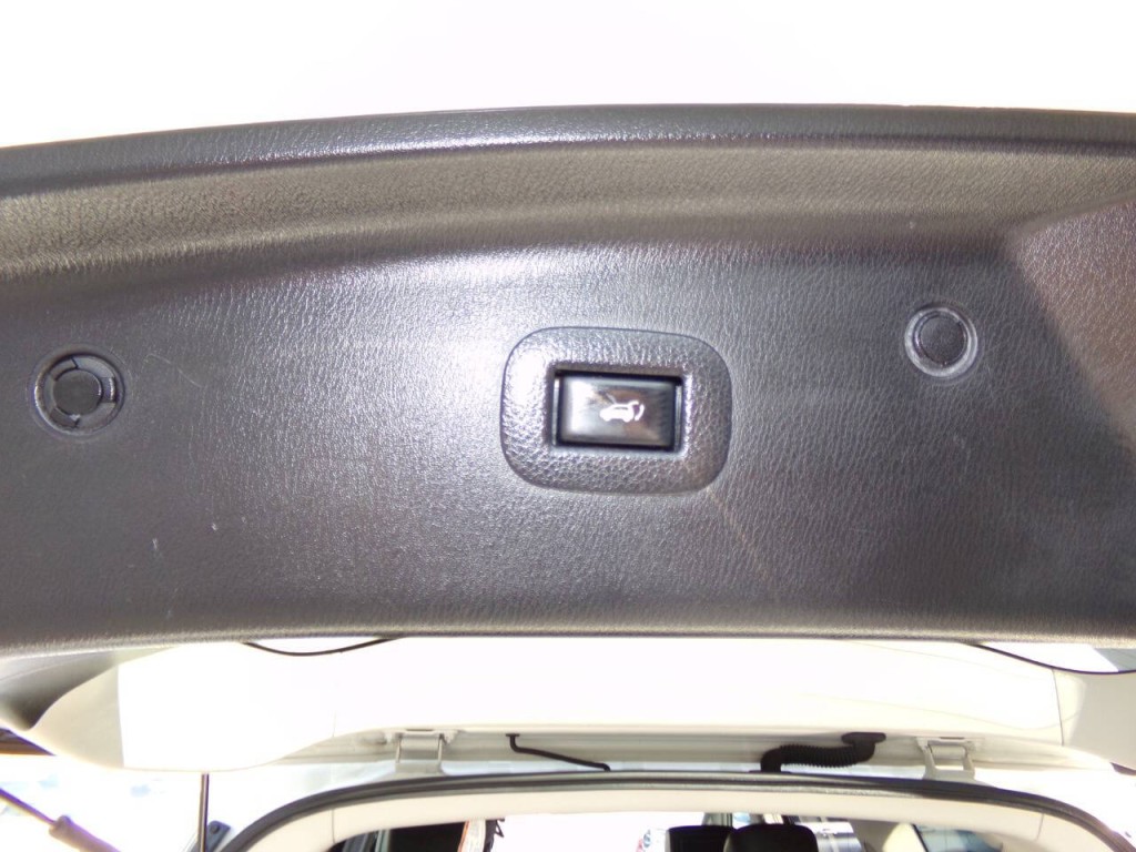 2017 Nissan Armada Image 28