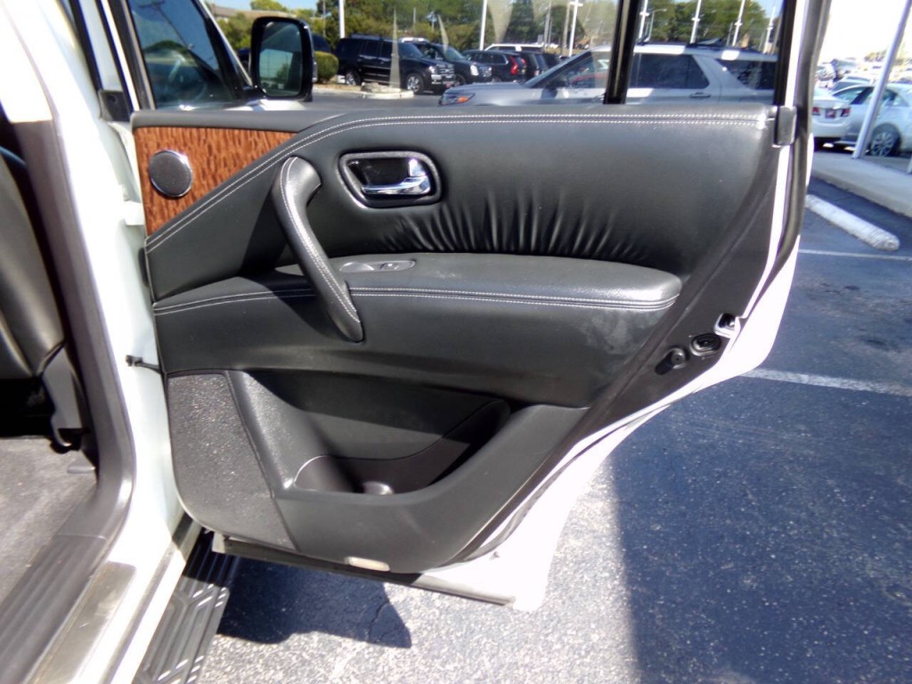 2017 Nissan Armada Image 36