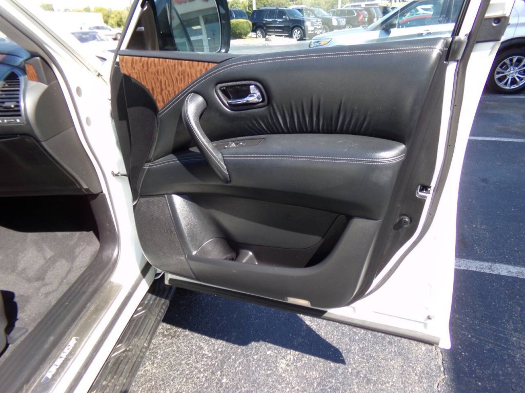 2017 Nissan Armada Image 40